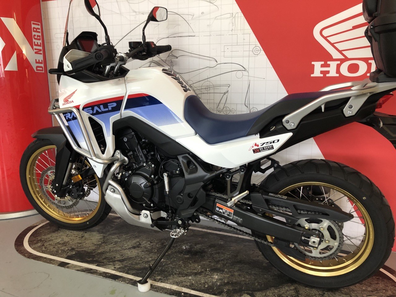 HONDA XL750 2023 9000EUR (1)