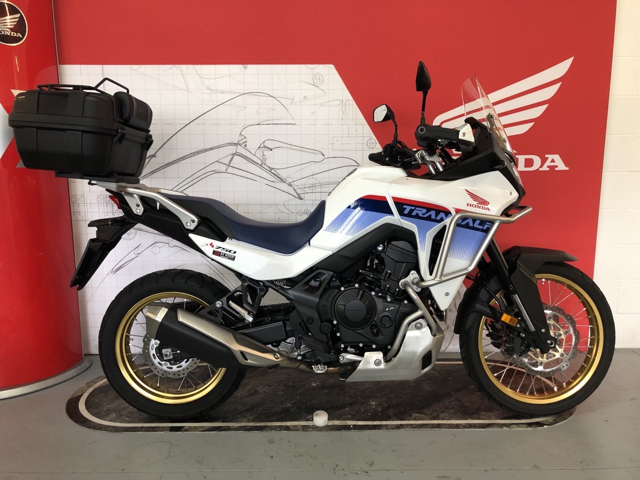 HONDA XL750 2023 9000EUR (4)