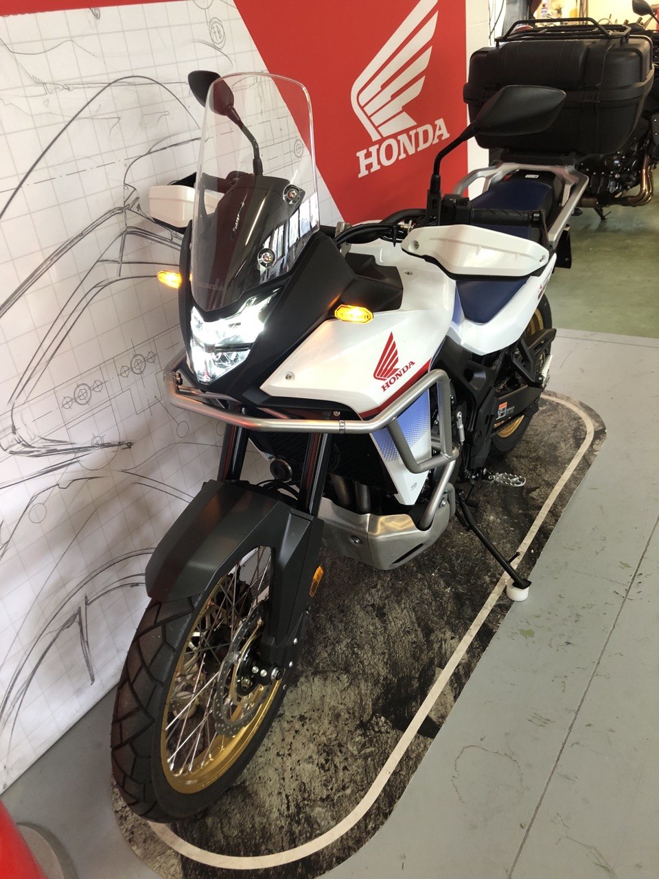 HONDA XL750 2023 9000EUR (5)