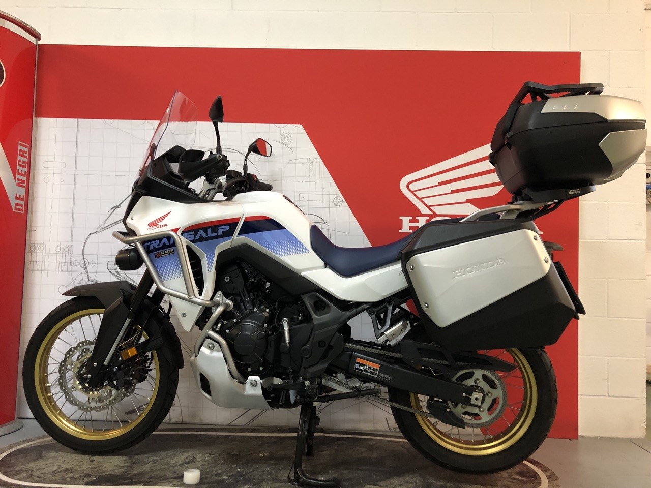HONDA XL750 2023 9900EUR (1)