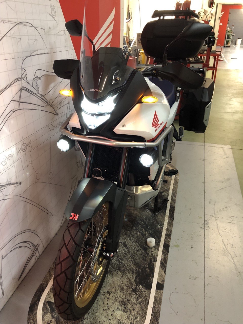 HONDA XL750 2023 9900EUR (2)