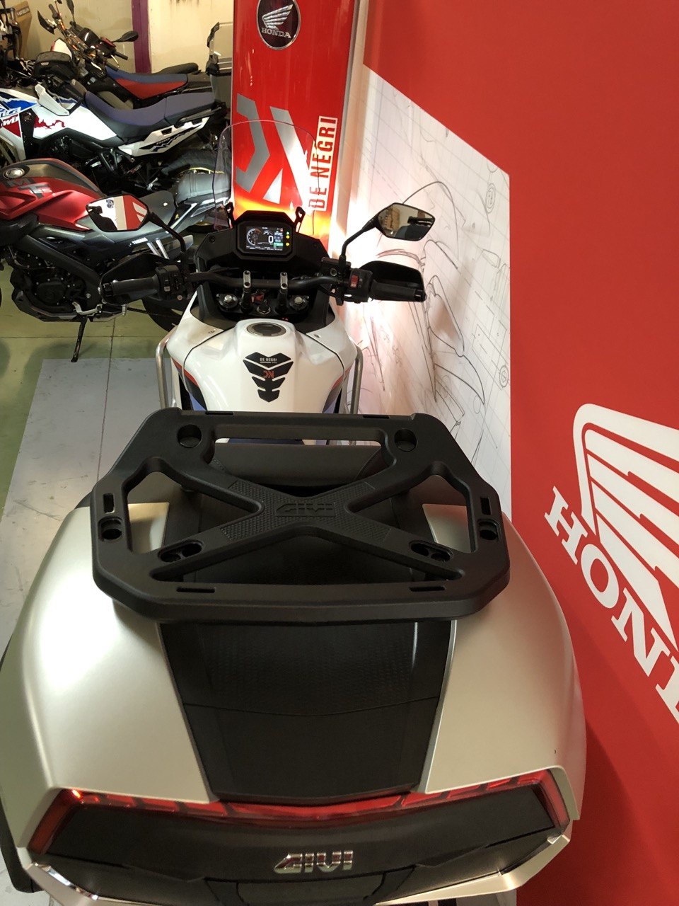 HONDA XL750 2023 9900EUR (5)