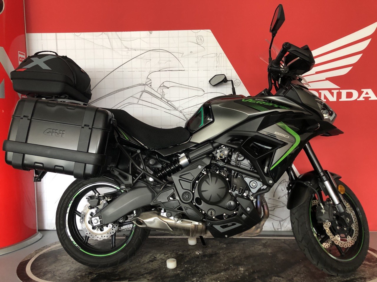 KAWASAKI VERSYS650 2025 6400EUR (1)