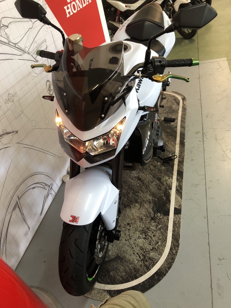 KAWASAKI Z750 2012 3700EUR (2)