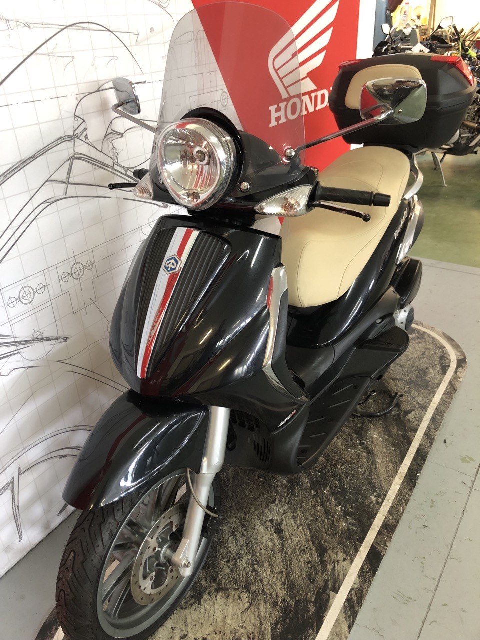 PIAGGIO BEVERLY250 2008 1400EUR(8)