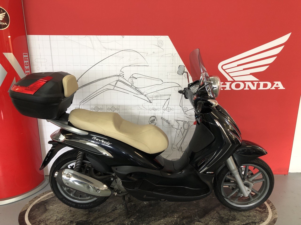 PIAGGIO BEVERLY250 2008 1400EUR(9)